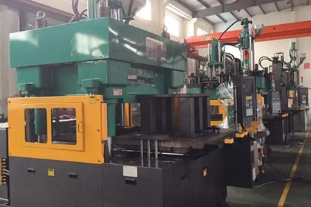 伺服節(jié)能精密注塑機(jī)多少錢(qián)一臺(tái)？至少3萬(wàn)元以上！